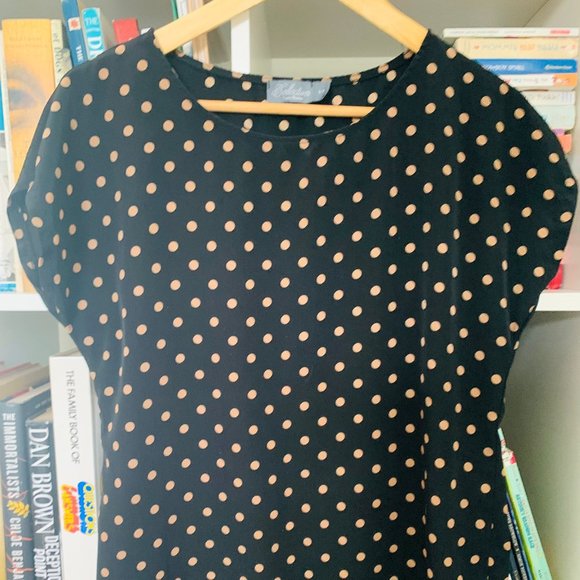 Womens top, easy to style in different ways on different occasions.. - Picture 1 of 2